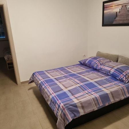 ApartІзола Екстер'єр фото