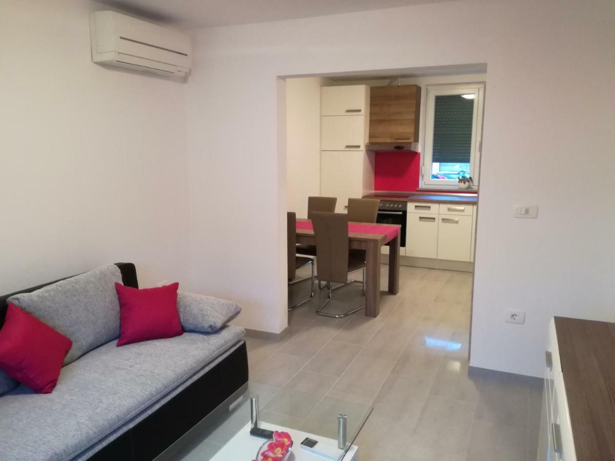 ApartІзола Екстер'єр фото