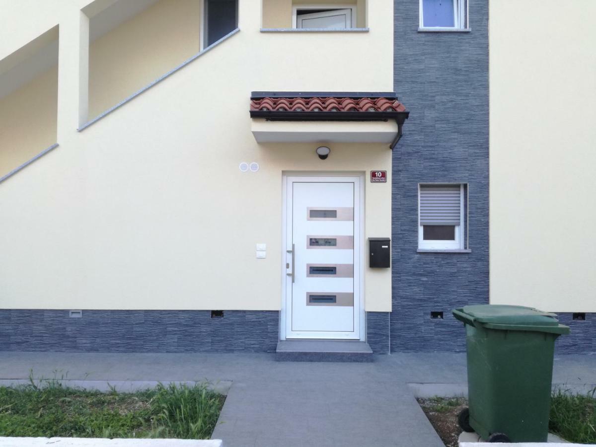 ApartІзола Екстер'єр фото